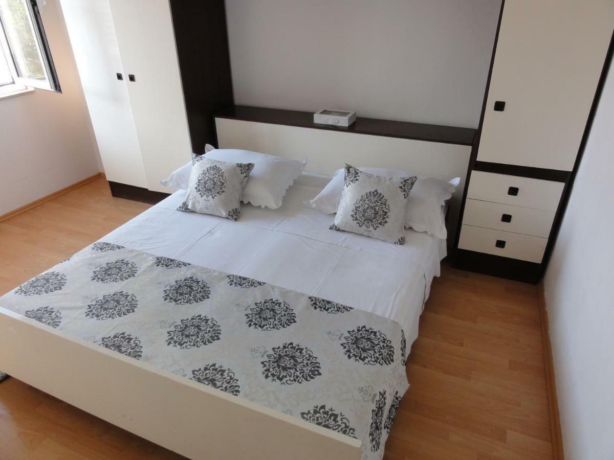 Apartmani Pavlovic Sućuraj Exterior foto