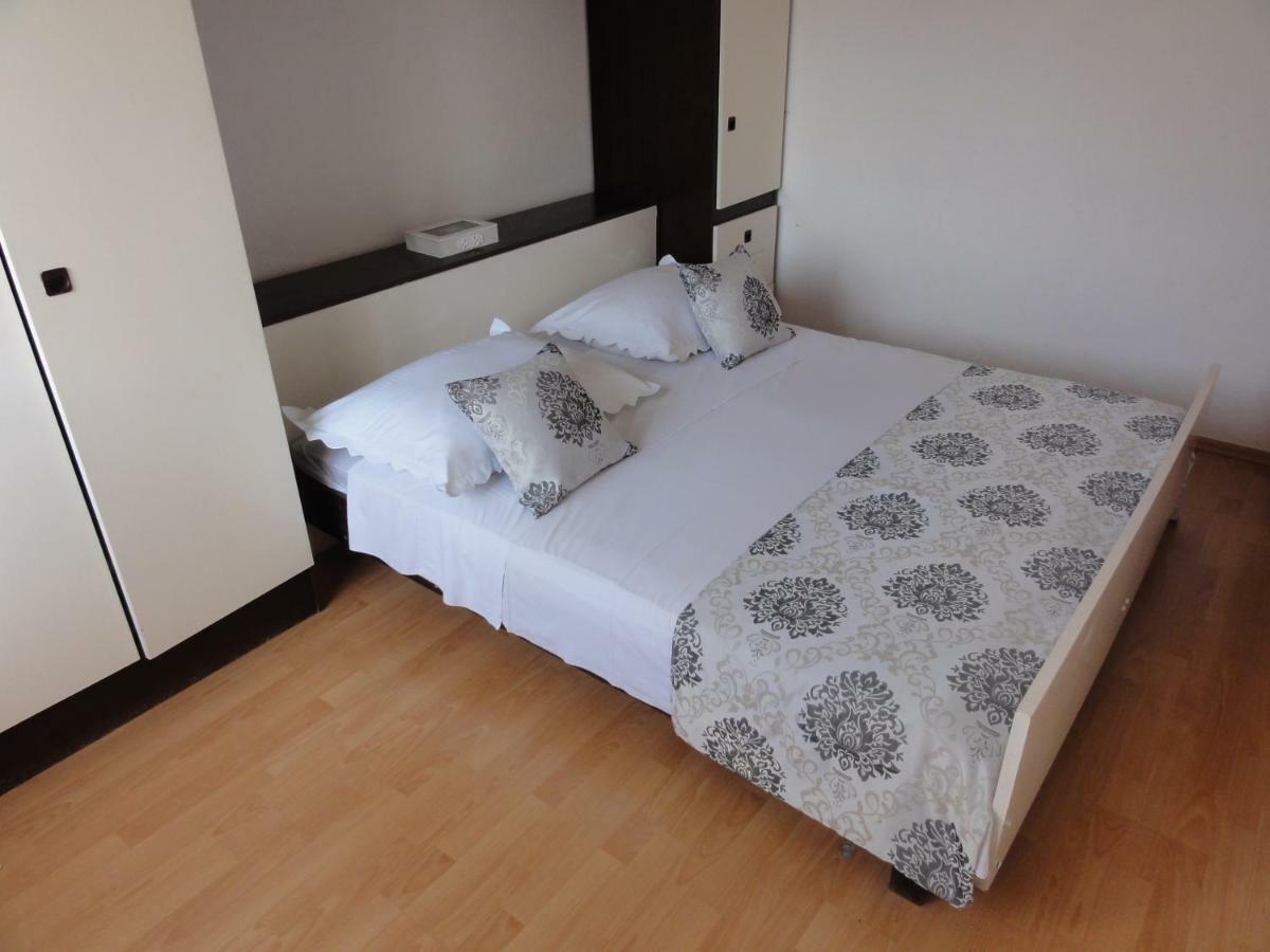 Apartmani Pavlovic Sućuraj Exterior foto