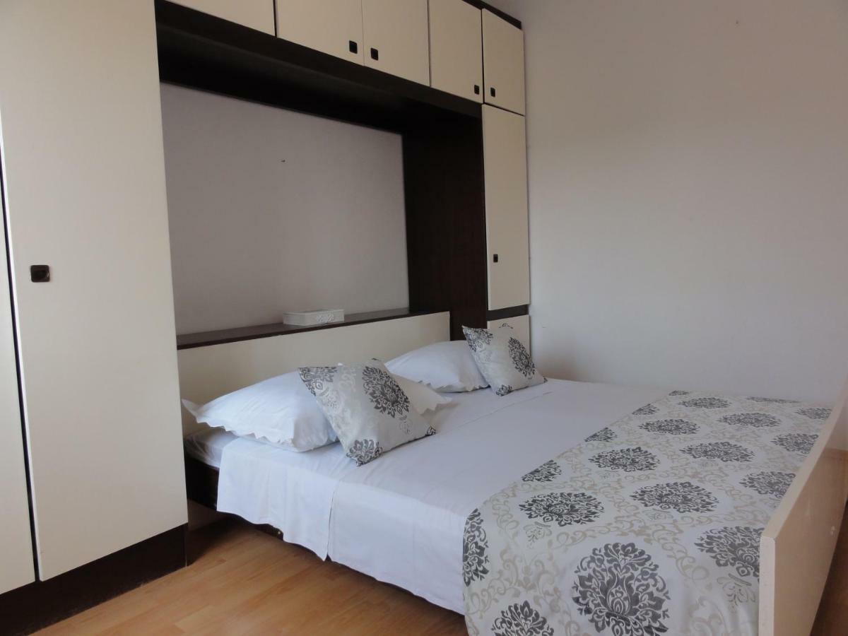 Apartmani Pavlovic Sućuraj Exterior foto
